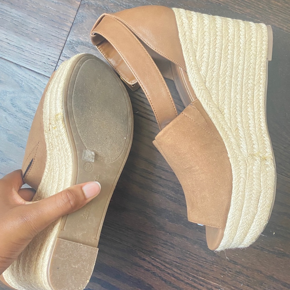 Shoes - Picture 3 of 4